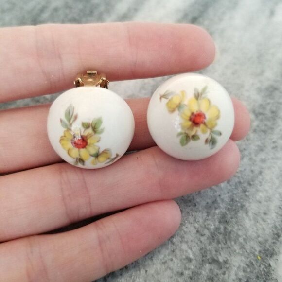 Vintage Yellow Flower Clip On Earrings, White Dome, Retro Design, Estate - Picture 1 of 5